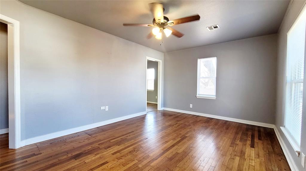 300 E Kittyhawk Drive Property Photo 3