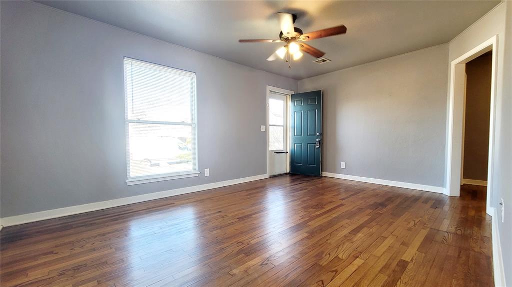 300 E Kittyhawk Drive Property Photo 4