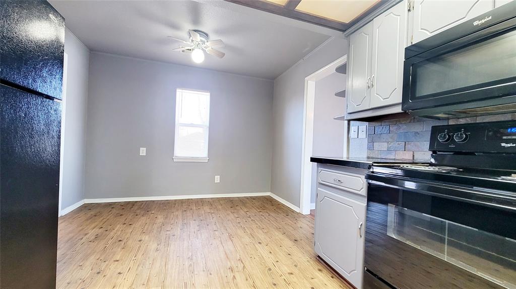 300 E Kittyhawk Drive Property Photo 7