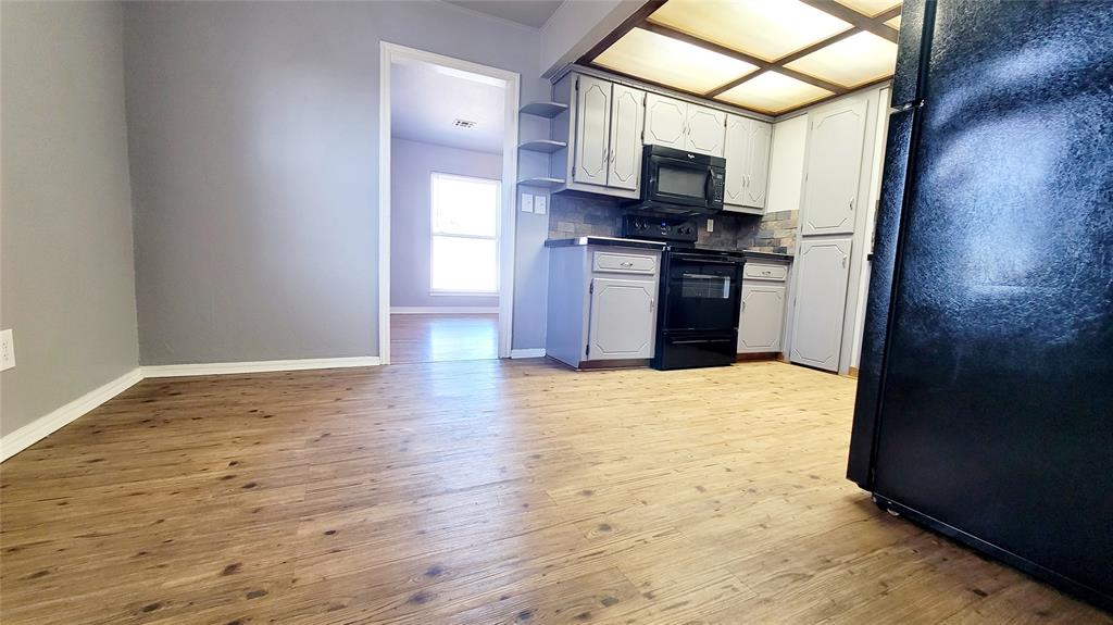 300 E Kittyhawk Drive Property Photo 8