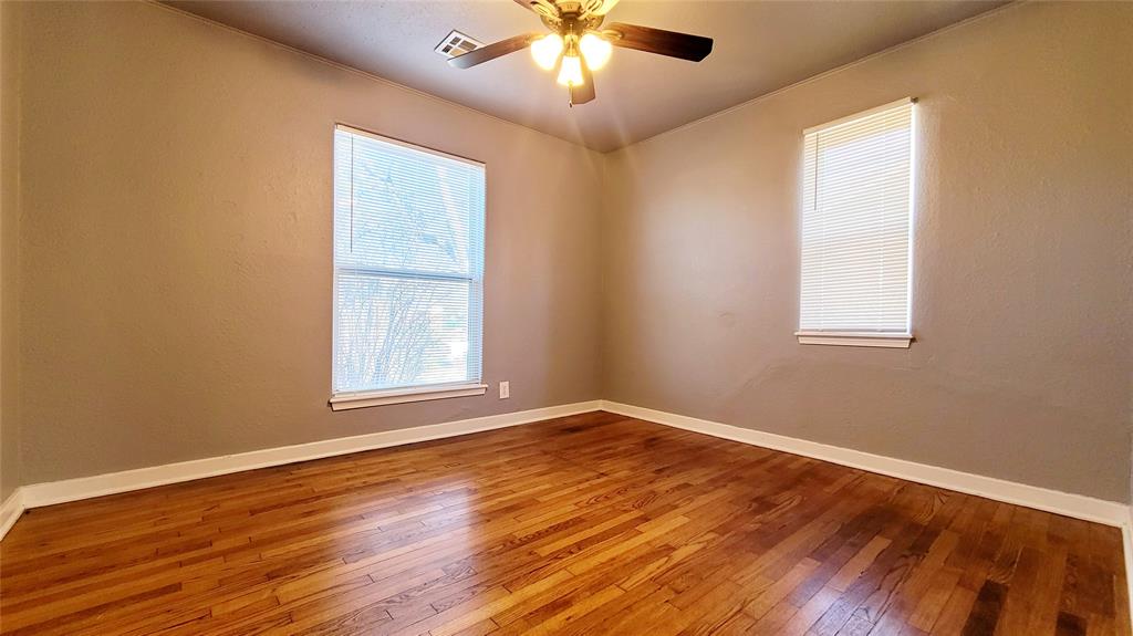 300 E Kittyhawk Drive Property Photo 9