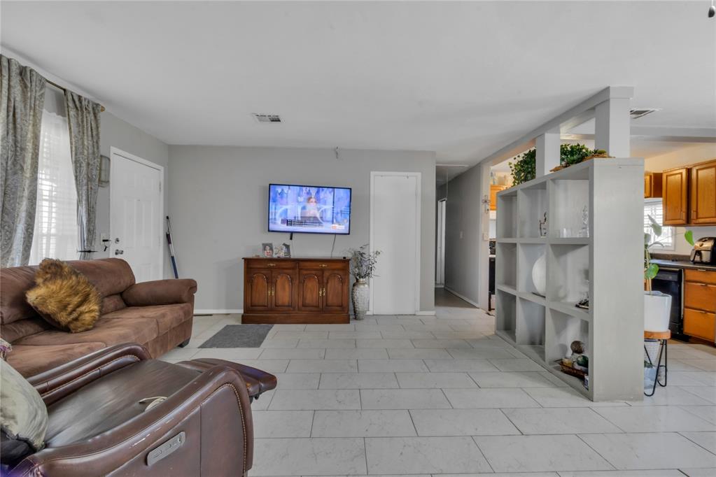 6028 Nw 55th Street Property Photo 4