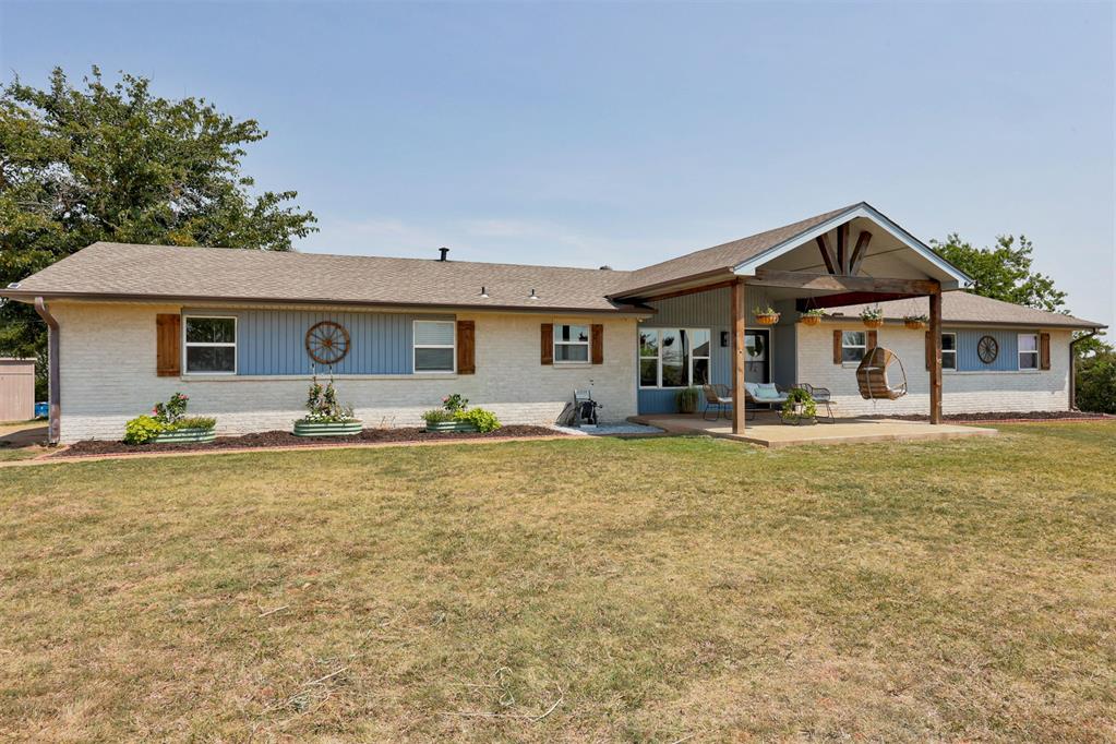 9966 Ne Highway 33 Property Photo 3