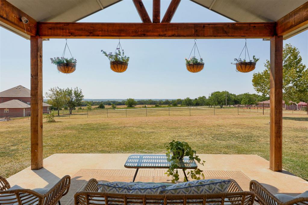 9966 Ne Highway 33 Property Photo 6
