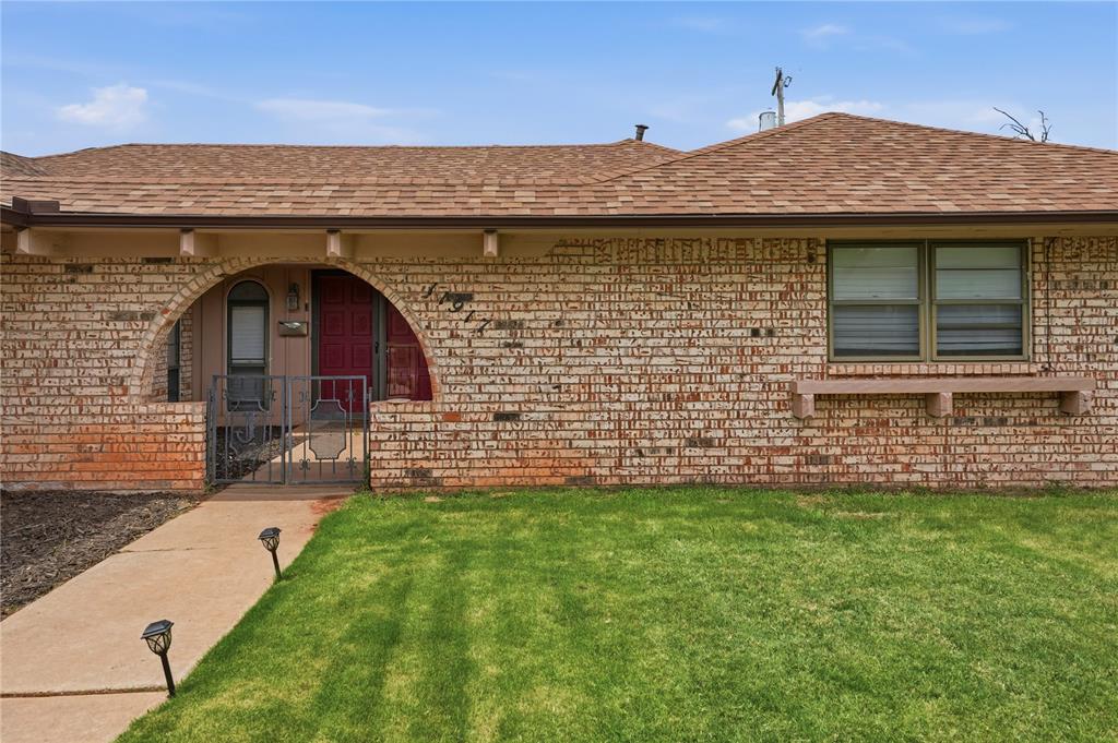 11917 Camelot Place Property Photo 3