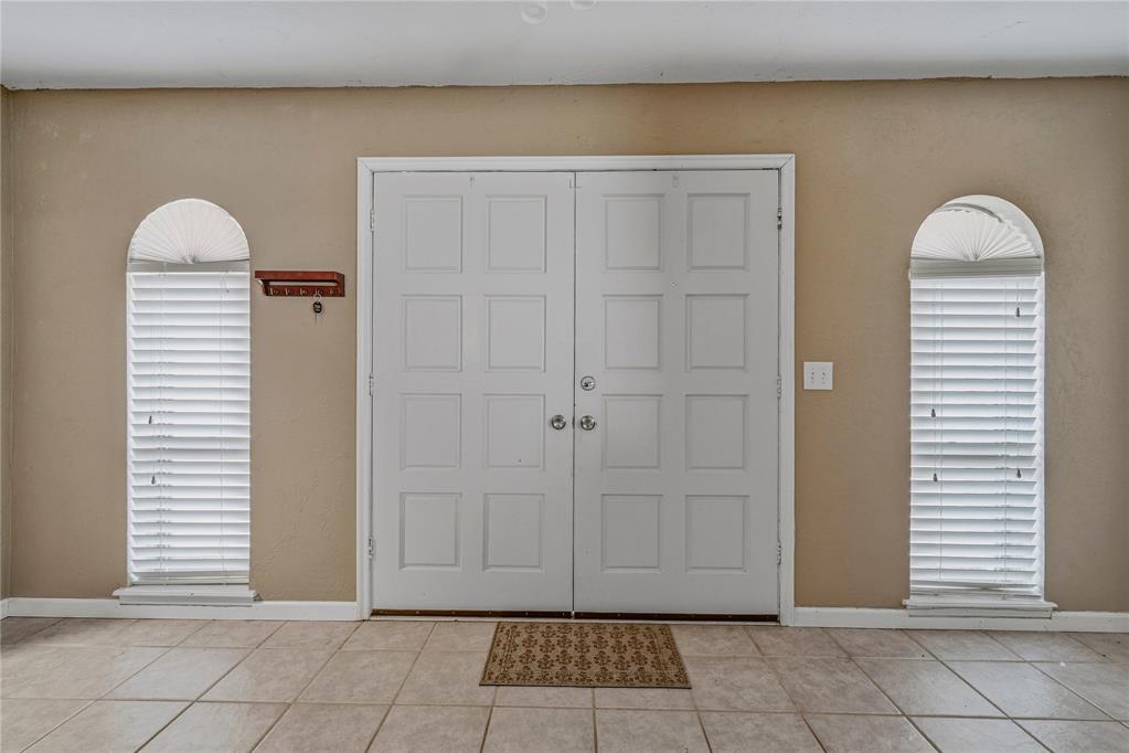 11917 Camelot Place Property Photo 4