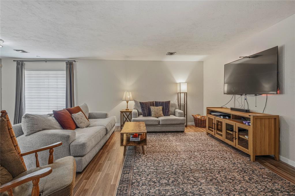 11917 Camelot Place Property Photo 6