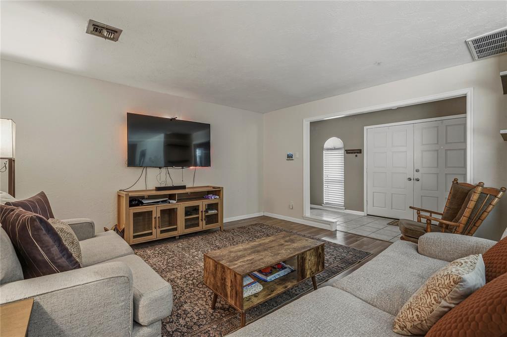 11917 Camelot Place Property Photo 9