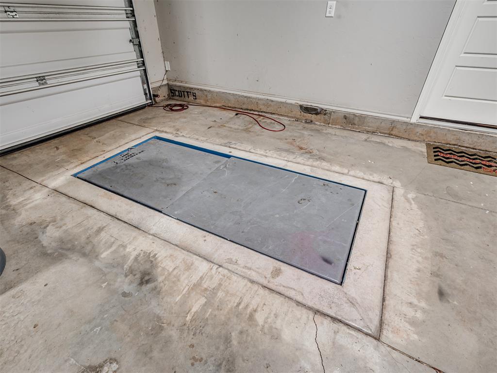 1305 N Storybrook Street Property Photo 32