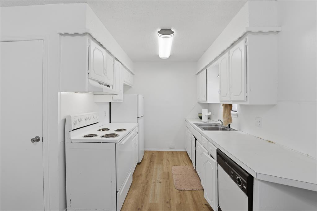 1623 Hardwood Grove Street Property Photo 8
