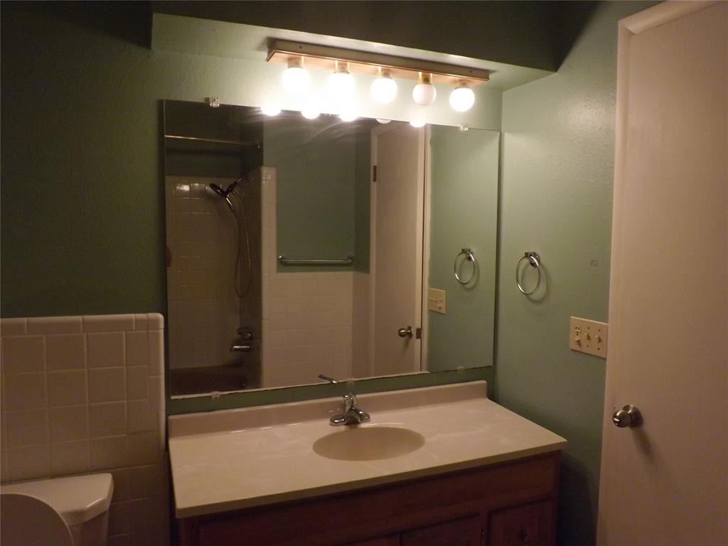 1908 N Robin Street Property Photo 8