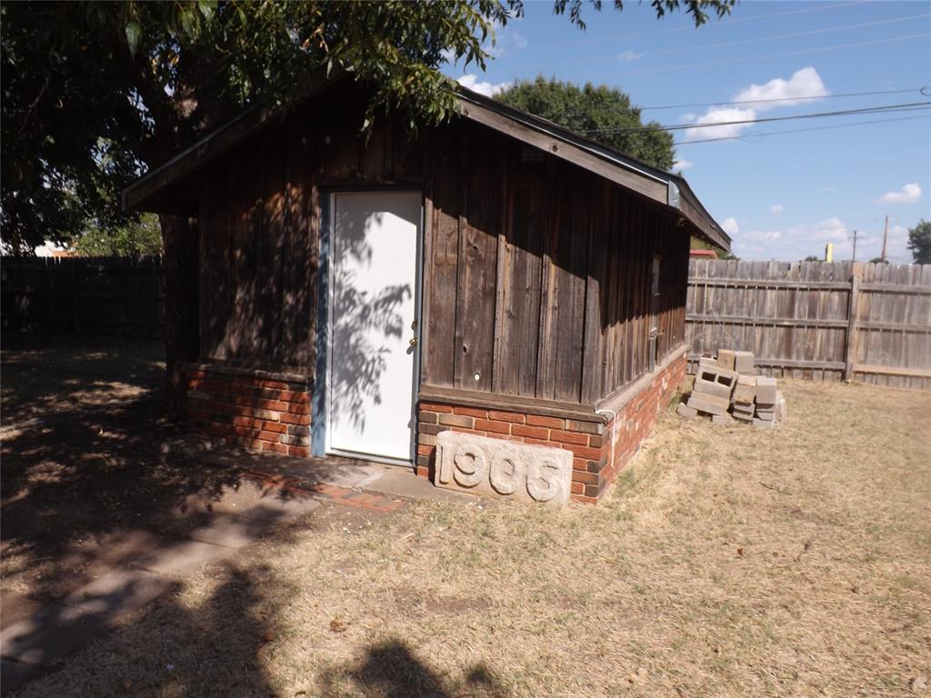 1908 N Robin Street Property Photo 31