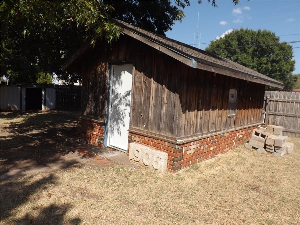 1908 N Robin Street Property Photo 32