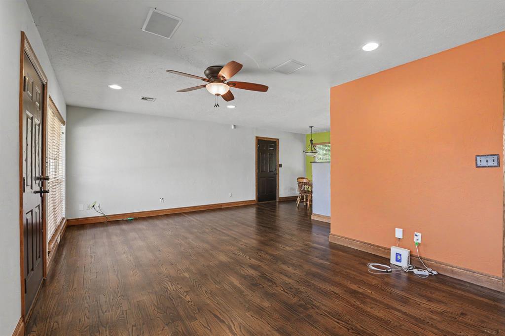 713 Hedge Drive Property Photo 4