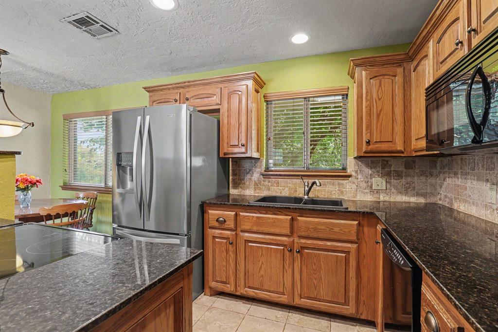 713 Hedge Drive Property Photo 6