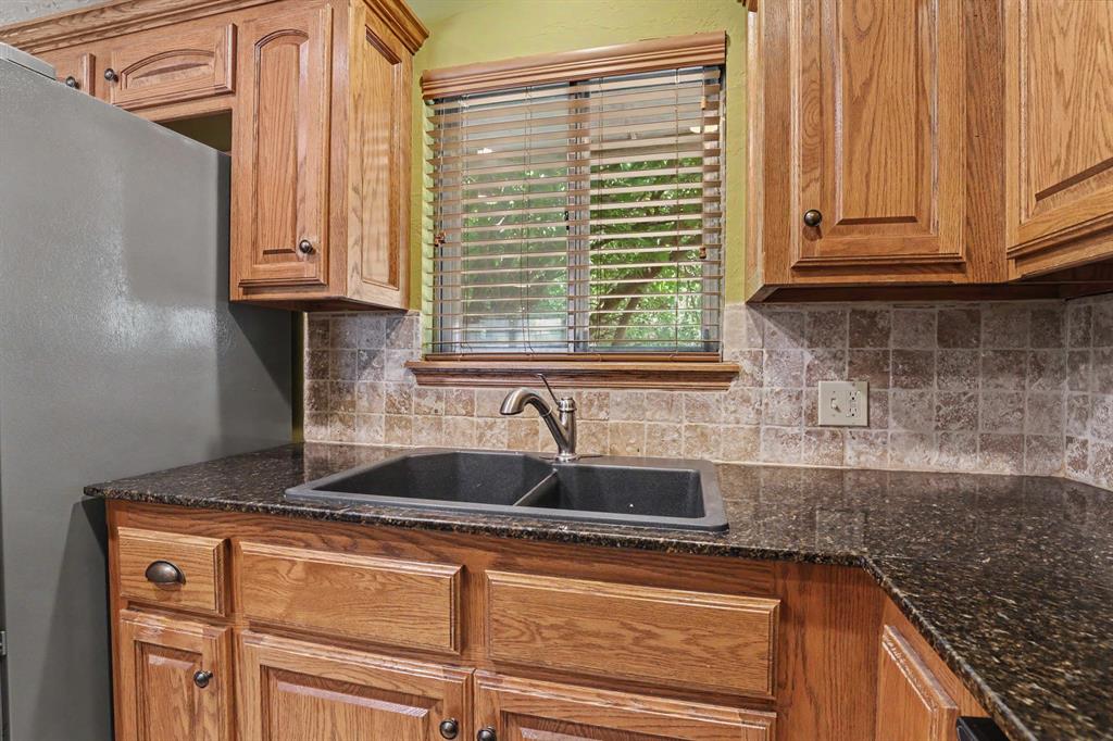 713 Hedge Drive Property Photo 7