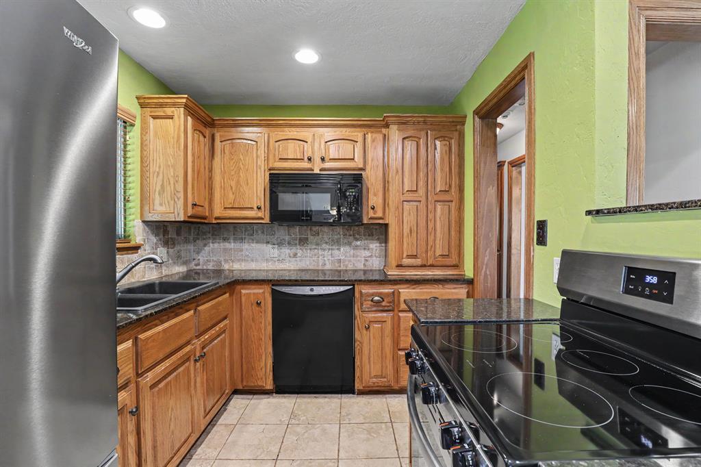 713 Hedge Drive Property Photo 9