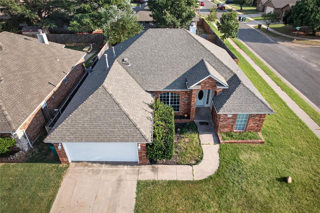 732 SW 155th Place Property Photo 1