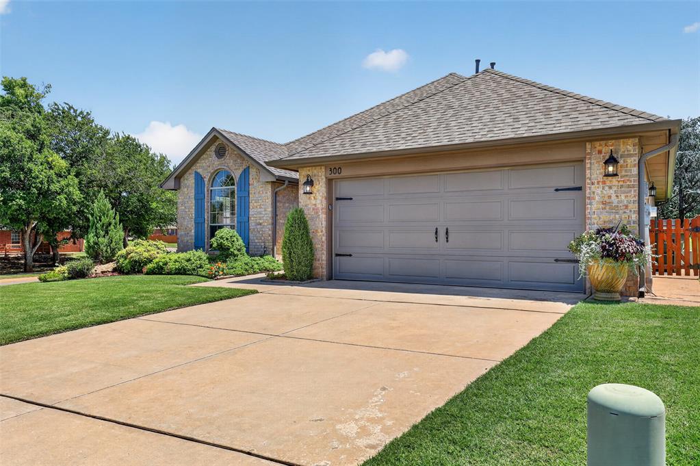 300 Crossland Court Property Photo 4