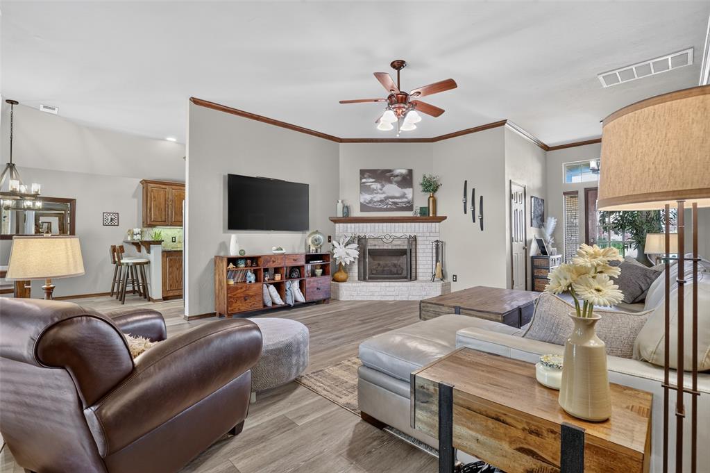 300 Crossland Court Property Photo 8