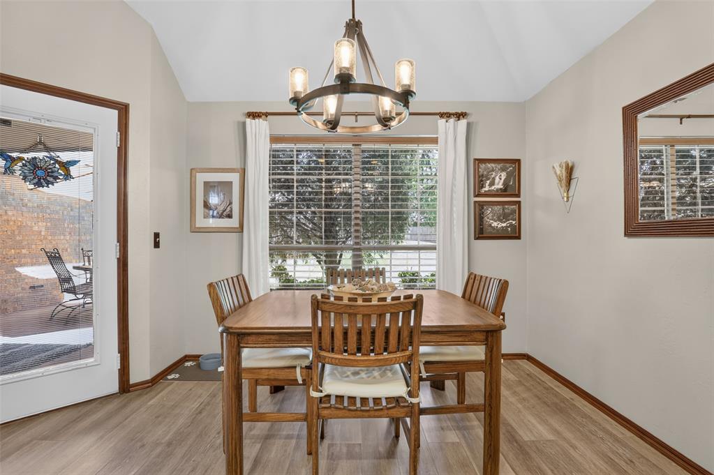300 Crossland Court Property Photo 11