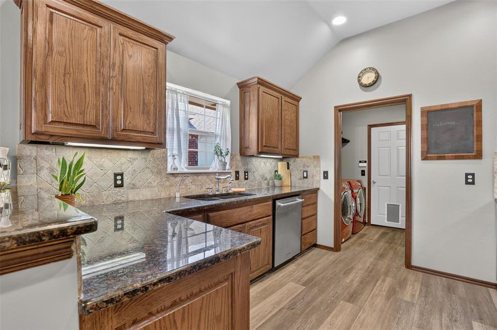 300 Crossland Court Property Photo 12