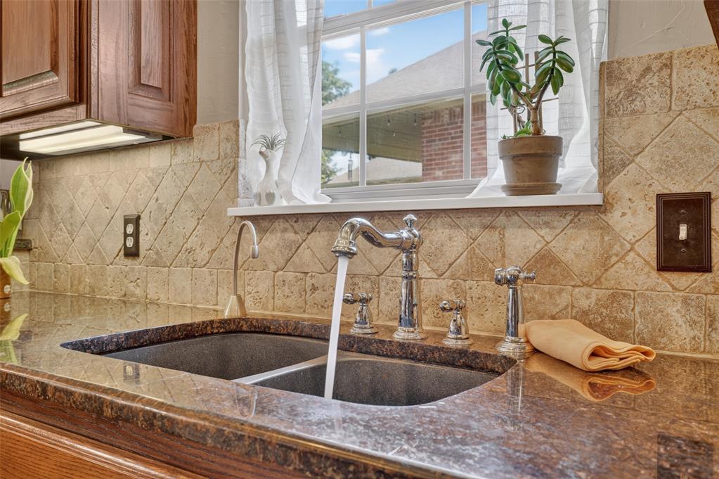300 Crossland Court Property Photo 15