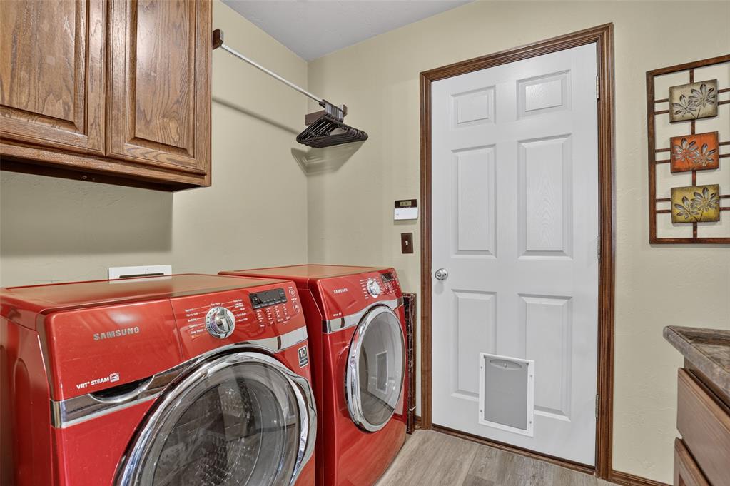 300 Crossland Court Property Photo 16