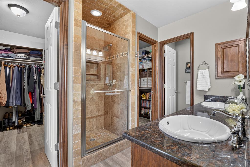 300 Crossland Court Property Photo 21