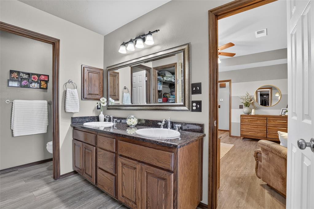 300 Crossland Court Property Photo 22