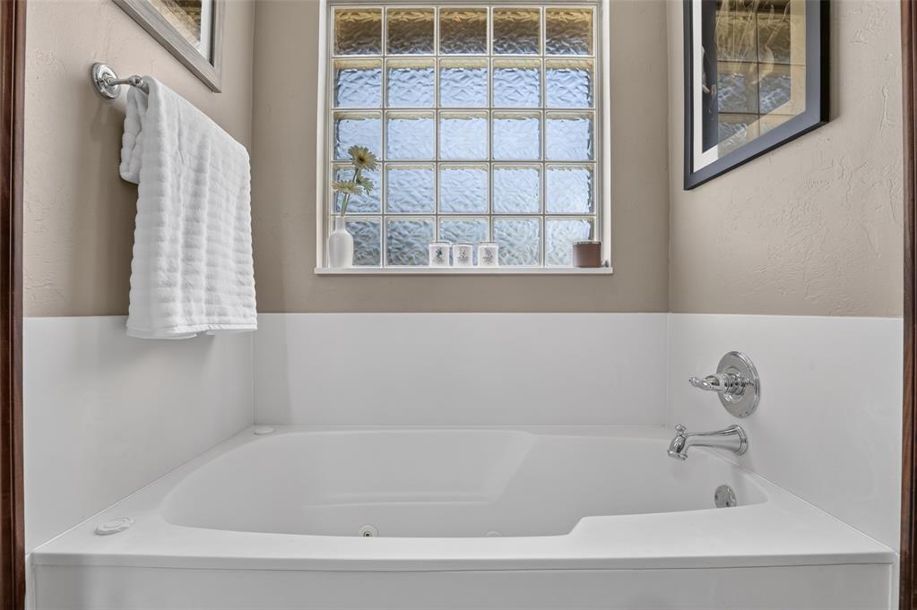 300 Crossland Court Property Photo 24