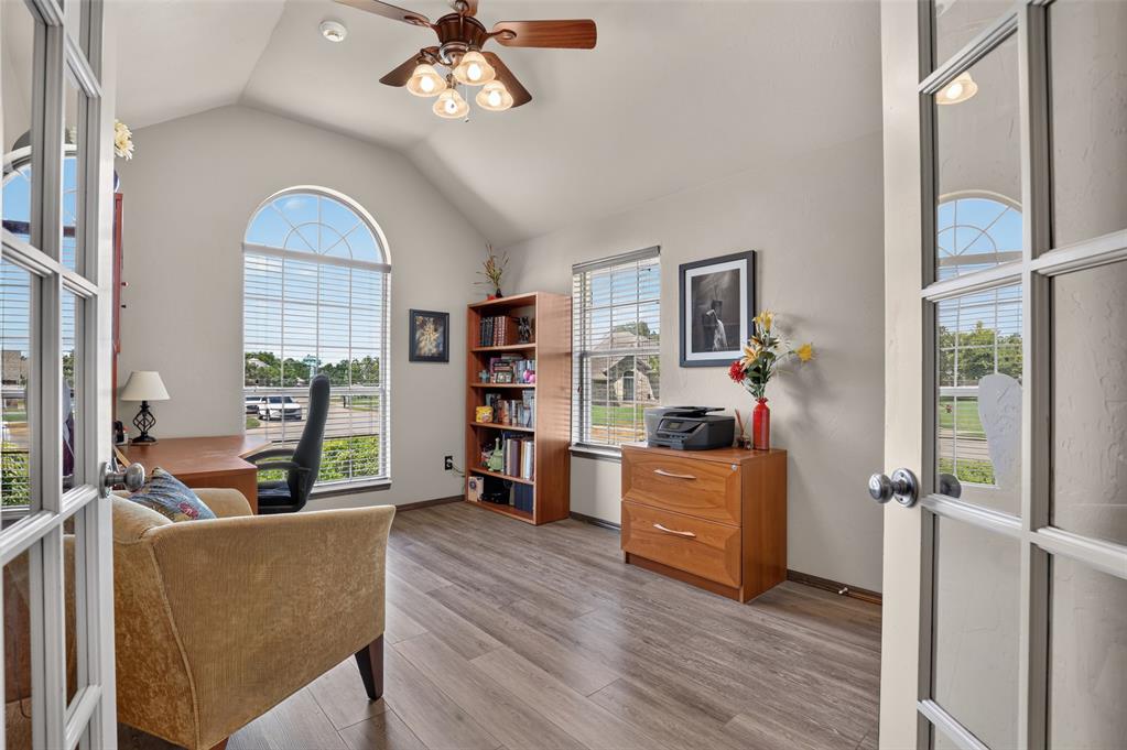 300 Crossland Court Property Photo 28