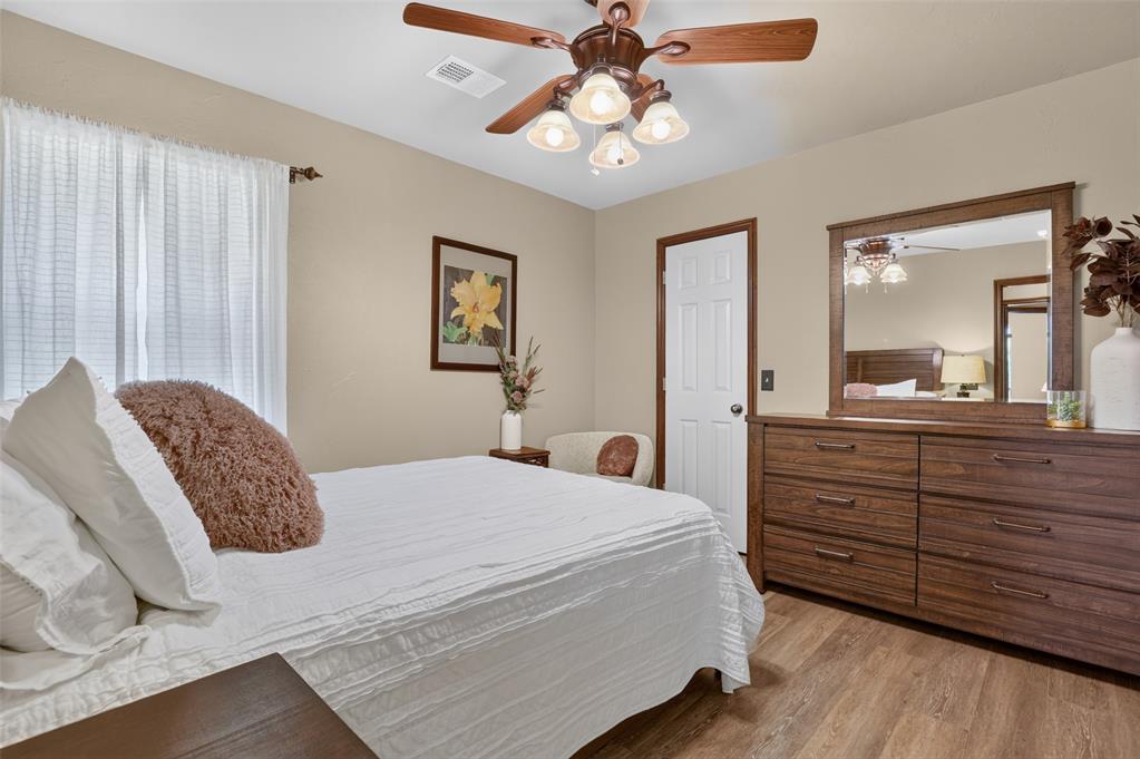 300 Crossland Court Property Photo 34