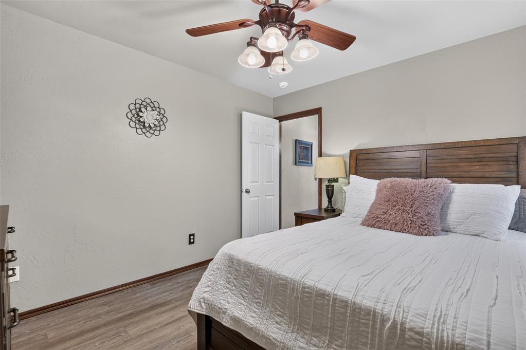 300 Crossland Court Property Photo 35