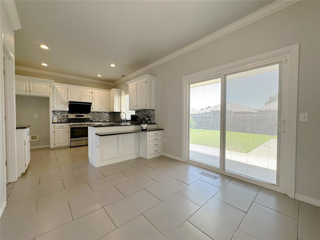 2812 Eaton Drive Property Photo 9