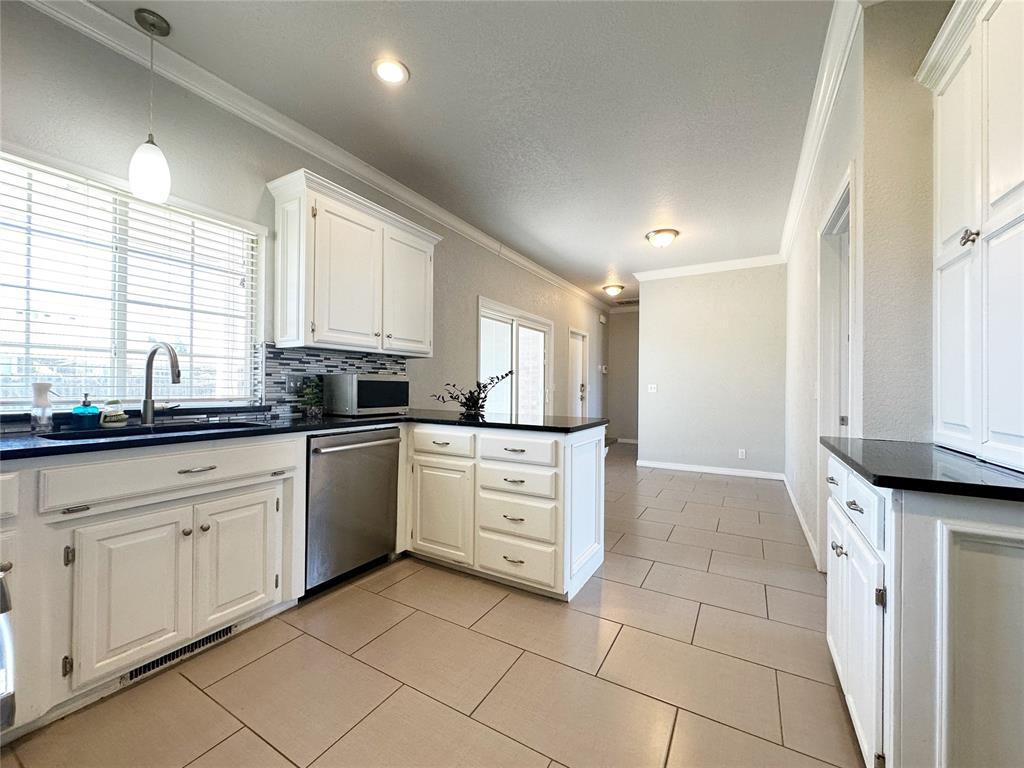 2812 Eaton Drive Property Photo 10