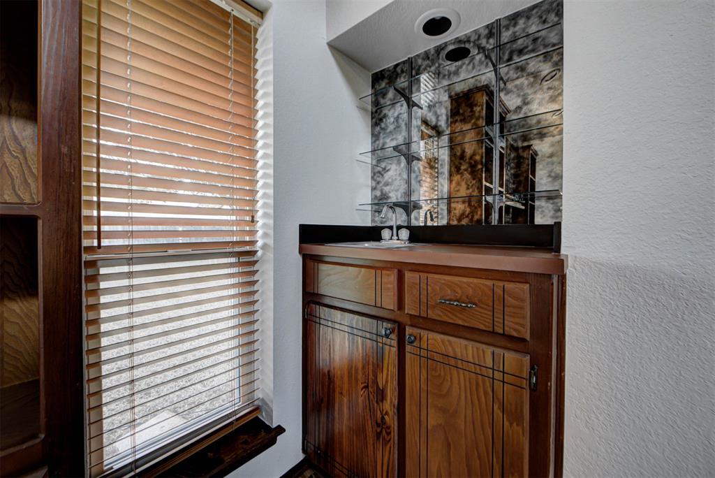 2115 Teresa Drive Property Photo 8