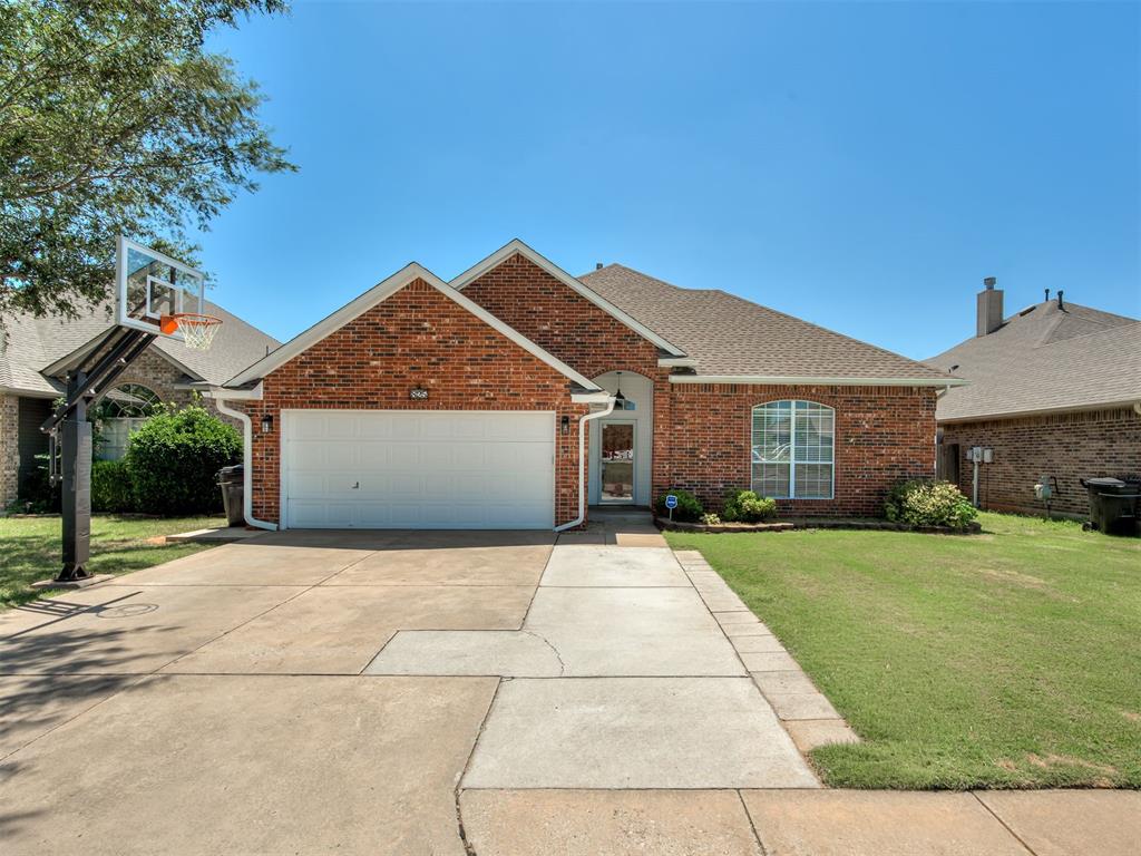 825 Oak Creek Drive Property Photo 3