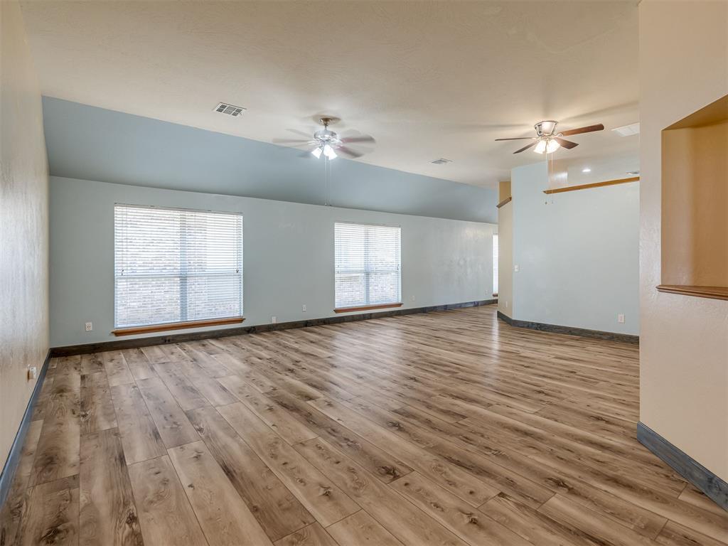 825 Oak Creek Drive Property Photo 6