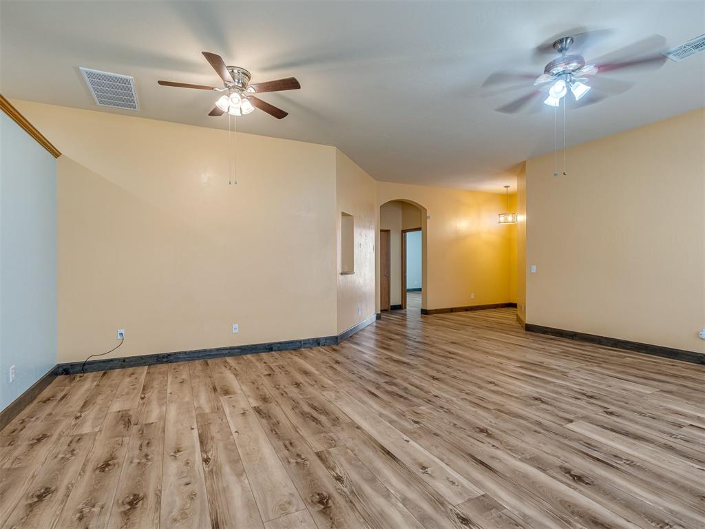 825 Oak Creek Drive Property Photo 8