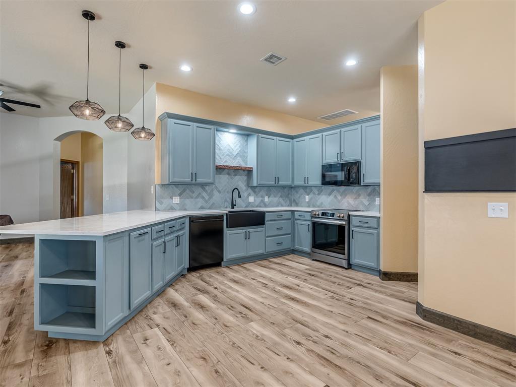825 Oak Creek Drive Property Photo 10
