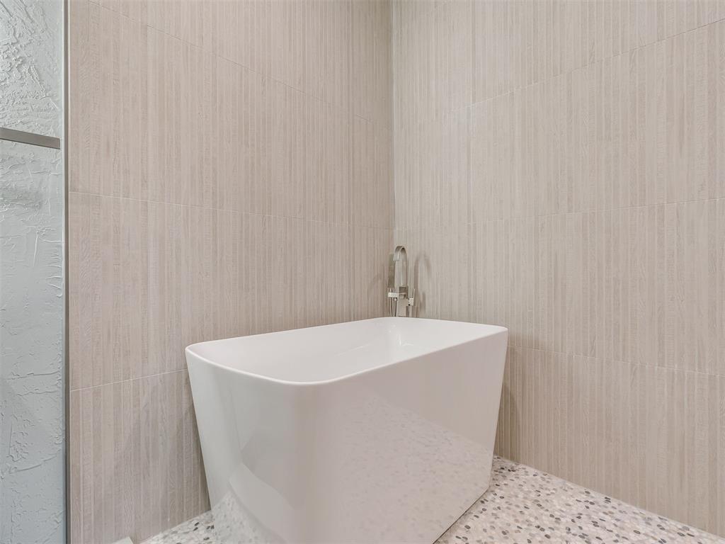825 Oak Creek Drive Property Photo 21