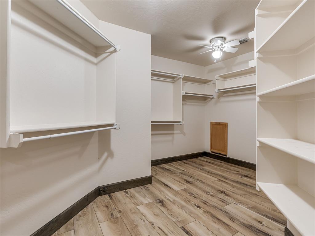 825 Oak Creek Drive Property Photo 25