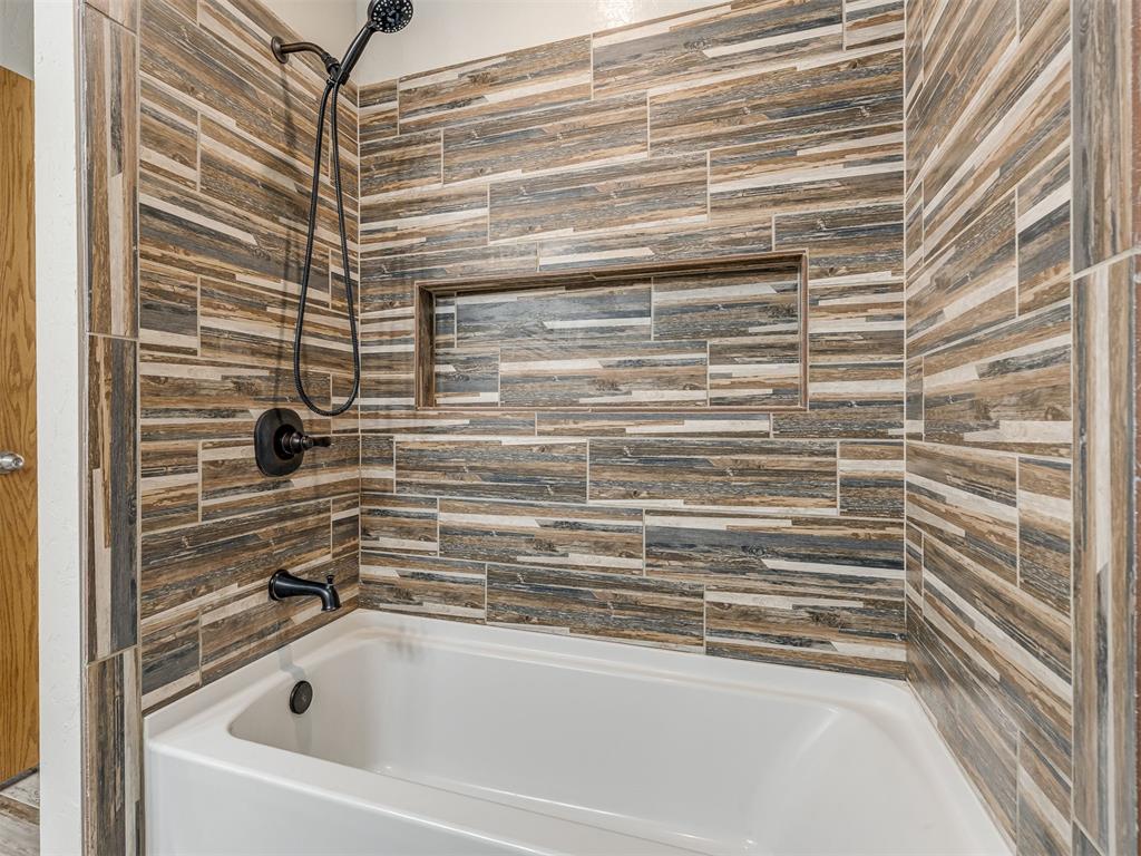 825 Oak Creek Drive Property Photo 30