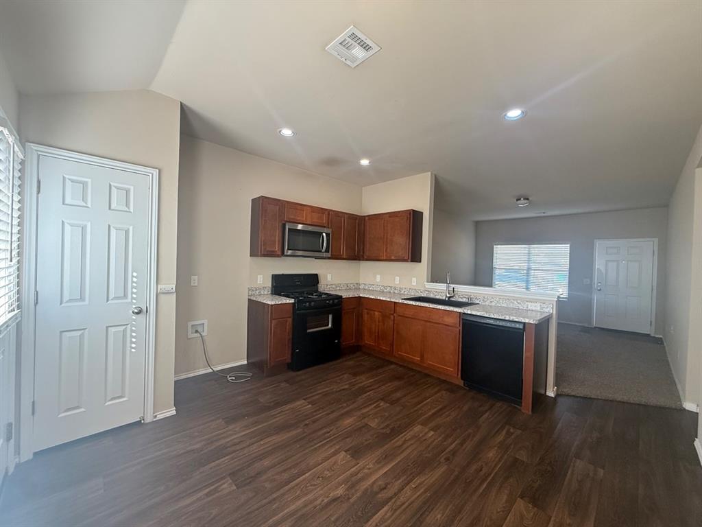 9813 High Noon Road Property Photo 6