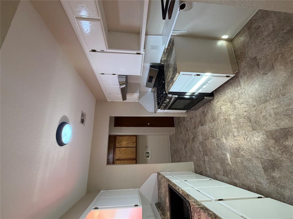 8 Baker Street Property Photo 5