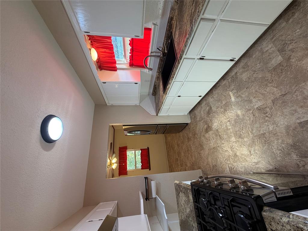 8 Baker Street Property Photo 6