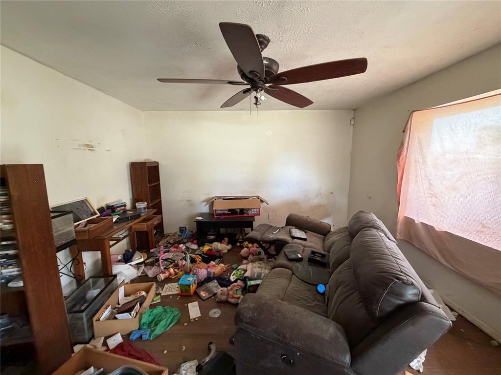 1819 W Midland Street Property Photo 7