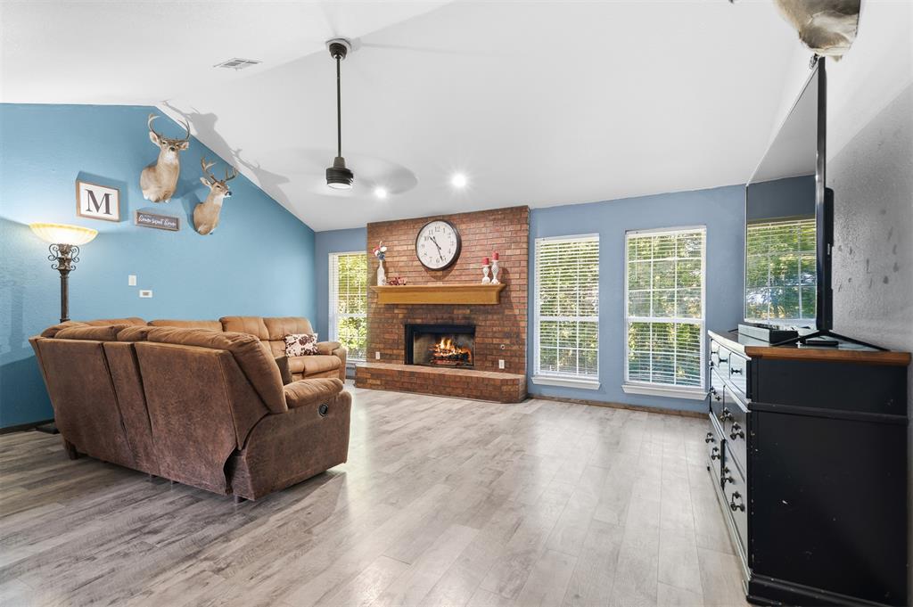 127 Tanglewood Drive Property Photo 4