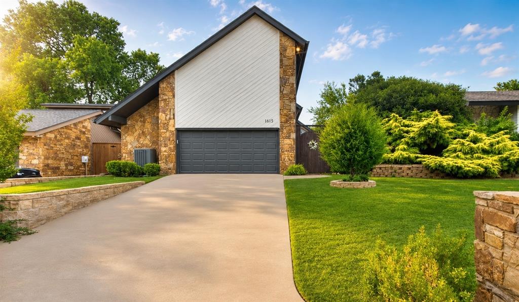 1615 Fox Hollow Ridge Property Photo 3
